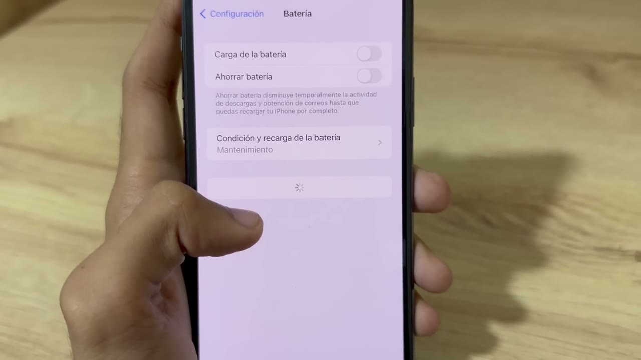 Menú Batería del iPhone con la opción Condición y recarga de la batería marcada como Mantenimiento