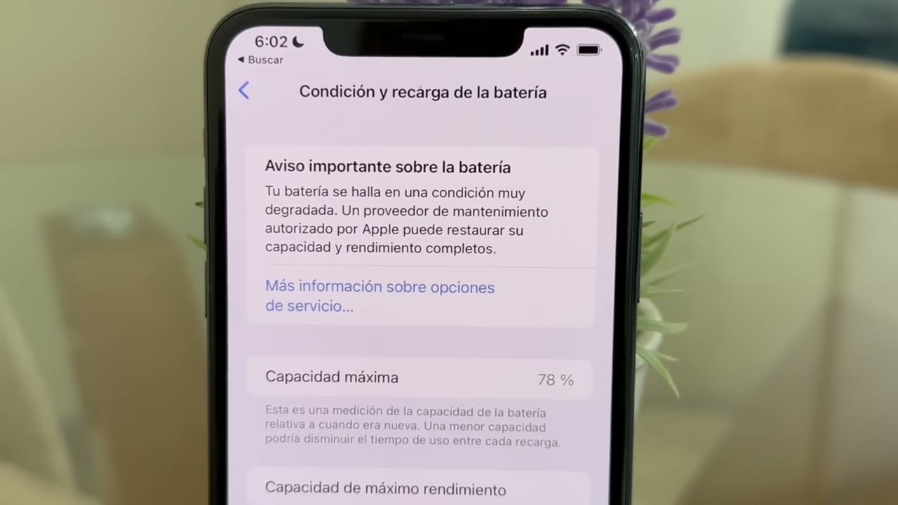 Pantalla Condición y recarga de la batería del iPhone con el Aviso importante sobre la batería y capacidad máxima de 78 por ciento