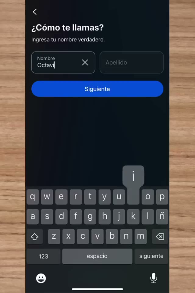 Pantalla ¿Cómo te llamas? de Facebook para escribir nombre y apellido