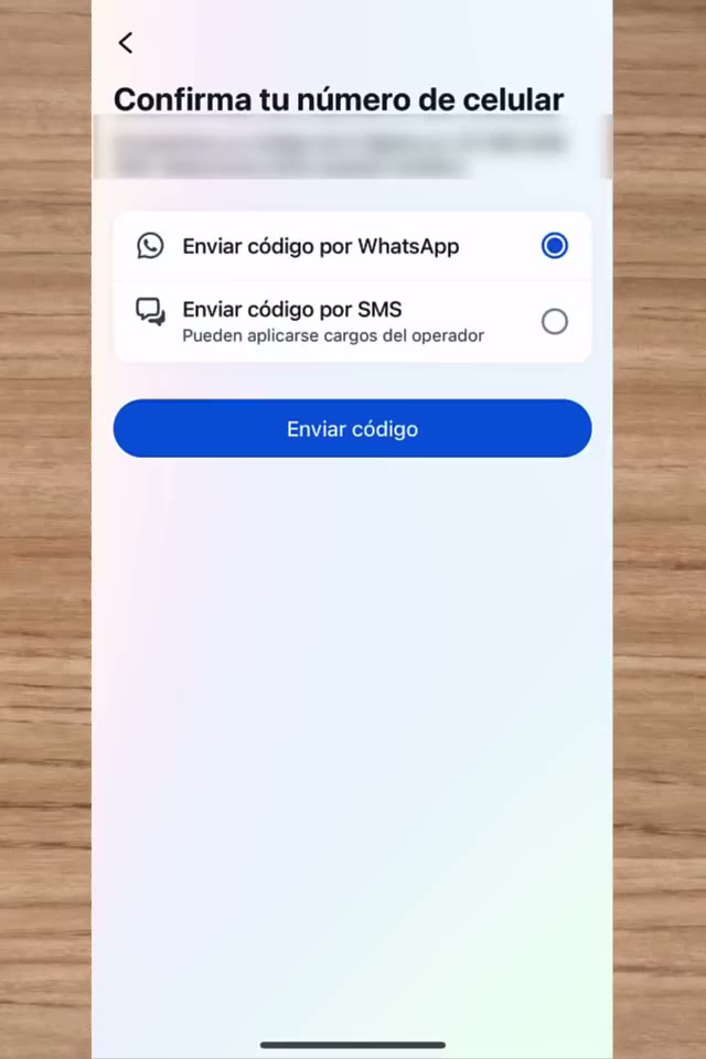 Facebook ofreciendo enviar el código de confirmación por WhatsApp o por SMS