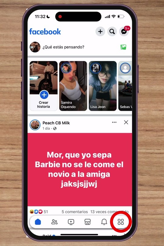 App de Facebook con el botón del menú marcado abajo a la derecha
