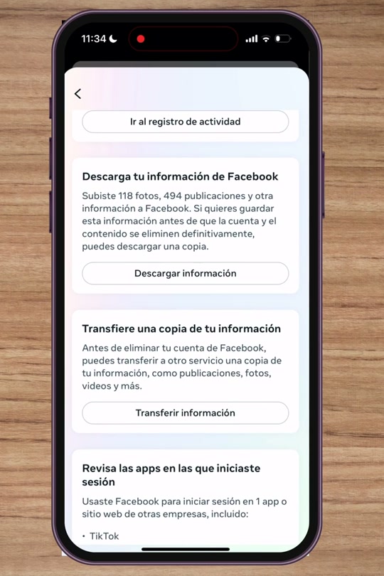 Opciones de Facebook para descargar o transferir tu información antes de eliminar la cuenta