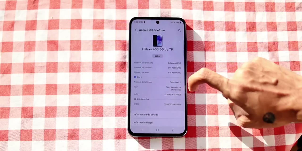 Pantalla Acerca del teléfono del Galaxy A55 5G usado en la prueba