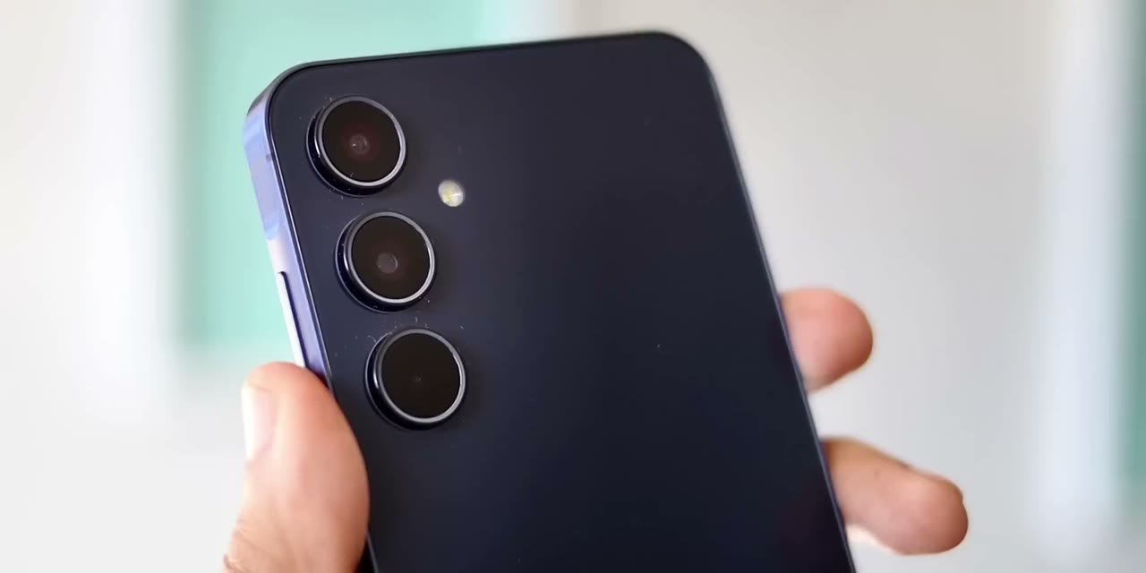 Módulo de tres cámaras traseras del Galaxy A55