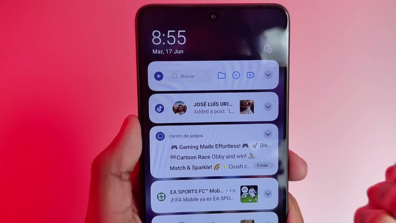 Panel de notificaciones del POCO X7 Pro lleno de avisos de juegos y apps