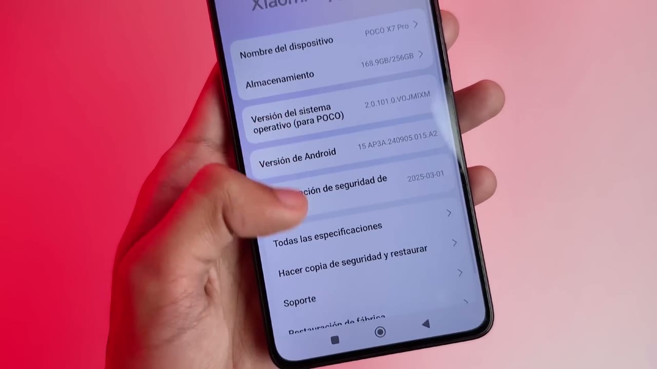 Pantalla de especificaciones del POCO X7 Pro con la Versión del sistema operativo HyperOS