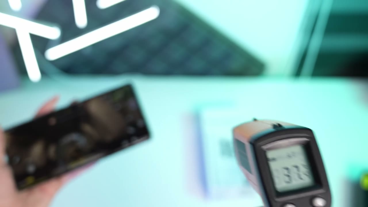 Termómetro marcando más de 37 grados en el Redmi Note 14 Pro después de jugar