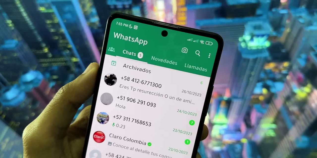 WhatsApp abierto en un celular, listo para usar el mismo número en dos celulares