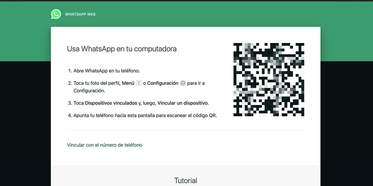 Pantalla de WhatsApp Web con el código QR y el enlace Vincular con el número de teléfono abajo
